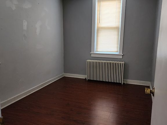 2nd image of 214 Ross Ave