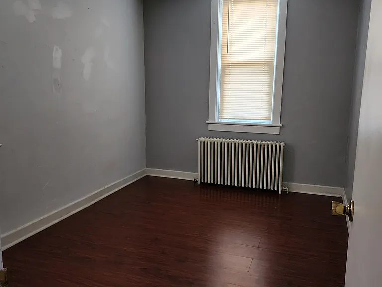 214 Ross Ave — Photo 2