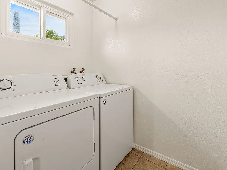 8766 Glenira Ave — Photo 22