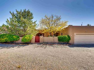 8 Cuesta Ln, Santa Fe, NM 87508