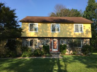 4 Red Barn Ln, Brookfield, CT 06804