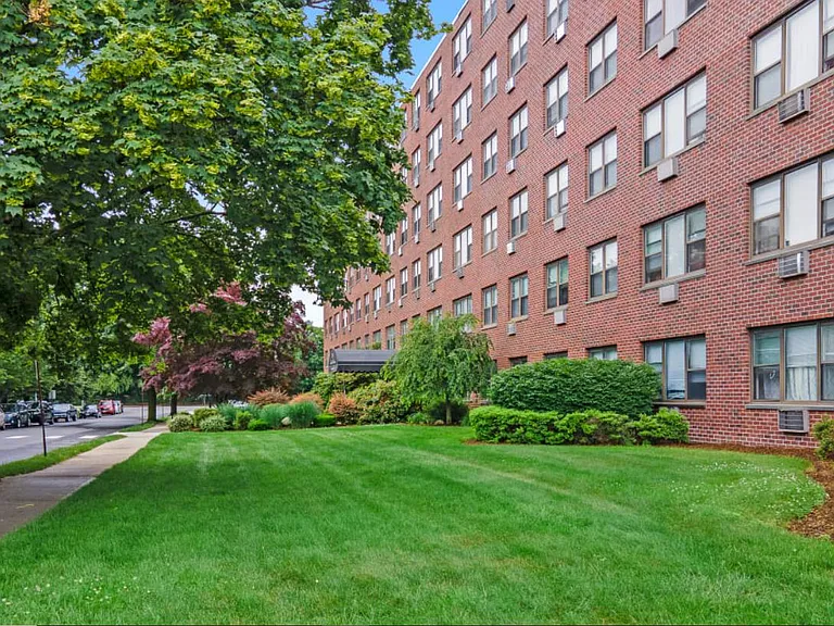 Kent Farm Apartment Homes — Photo 24