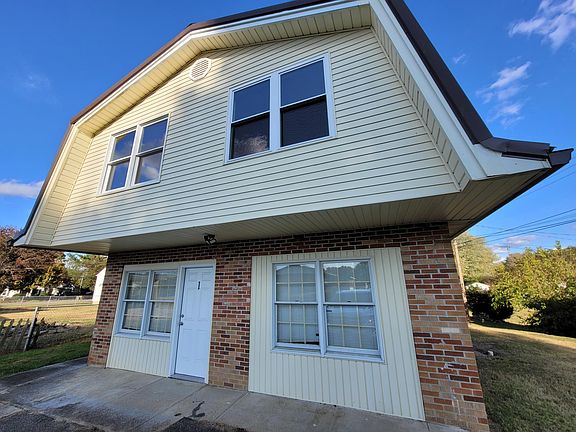 3rd image of 43 Doris Ln #1-2