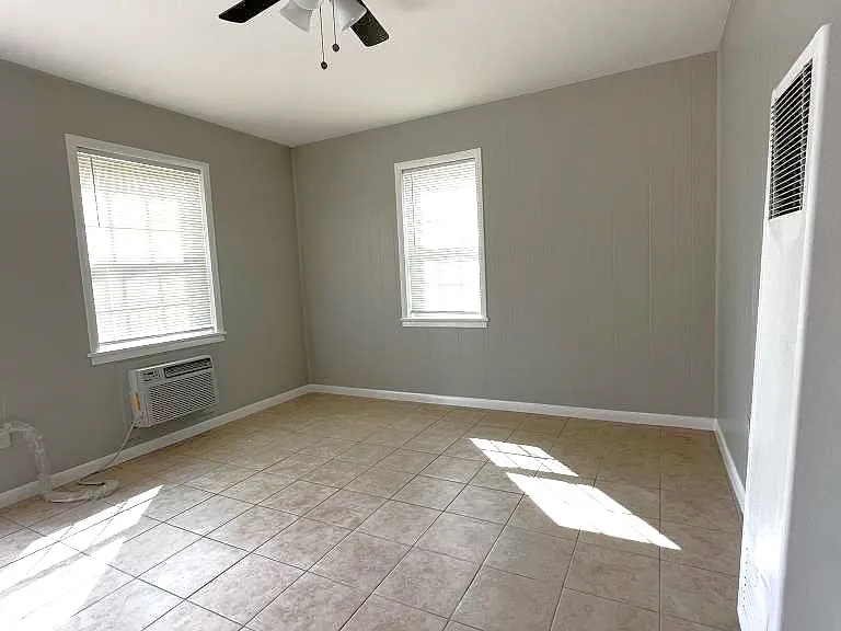 1401 NW Williams Ave #2 — Photo 5