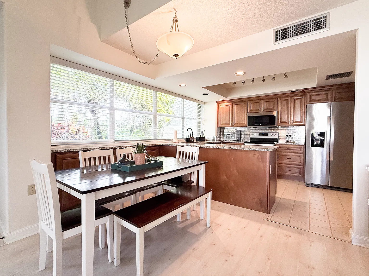 3 bed, 1342 sqft, $2,950 — Photo 3