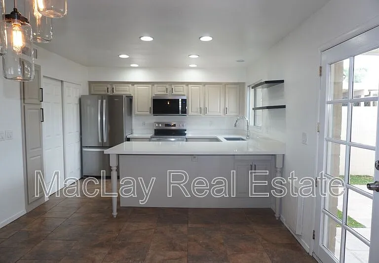 6837 E Osborn Rd #F — Photo 2