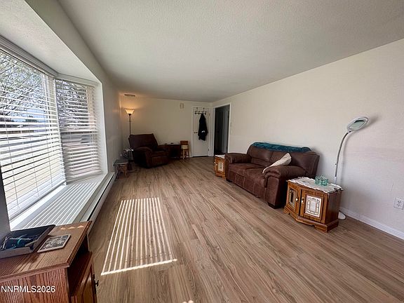 3rd image of 1823 Pearce St