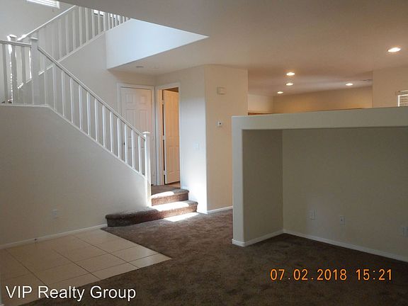 3rd image of 6733 Bluebell Garden St
