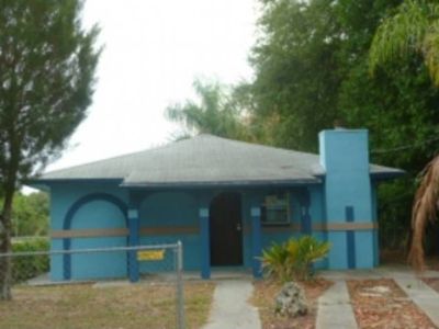 2744 Market St, Fort Myers, FL, 33916