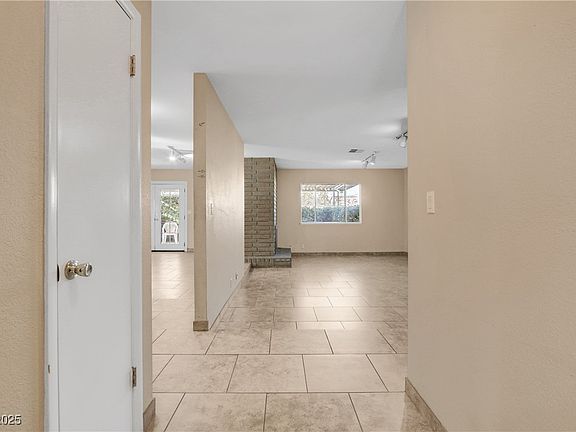 4th image of 1716 Battle Creek Cir
