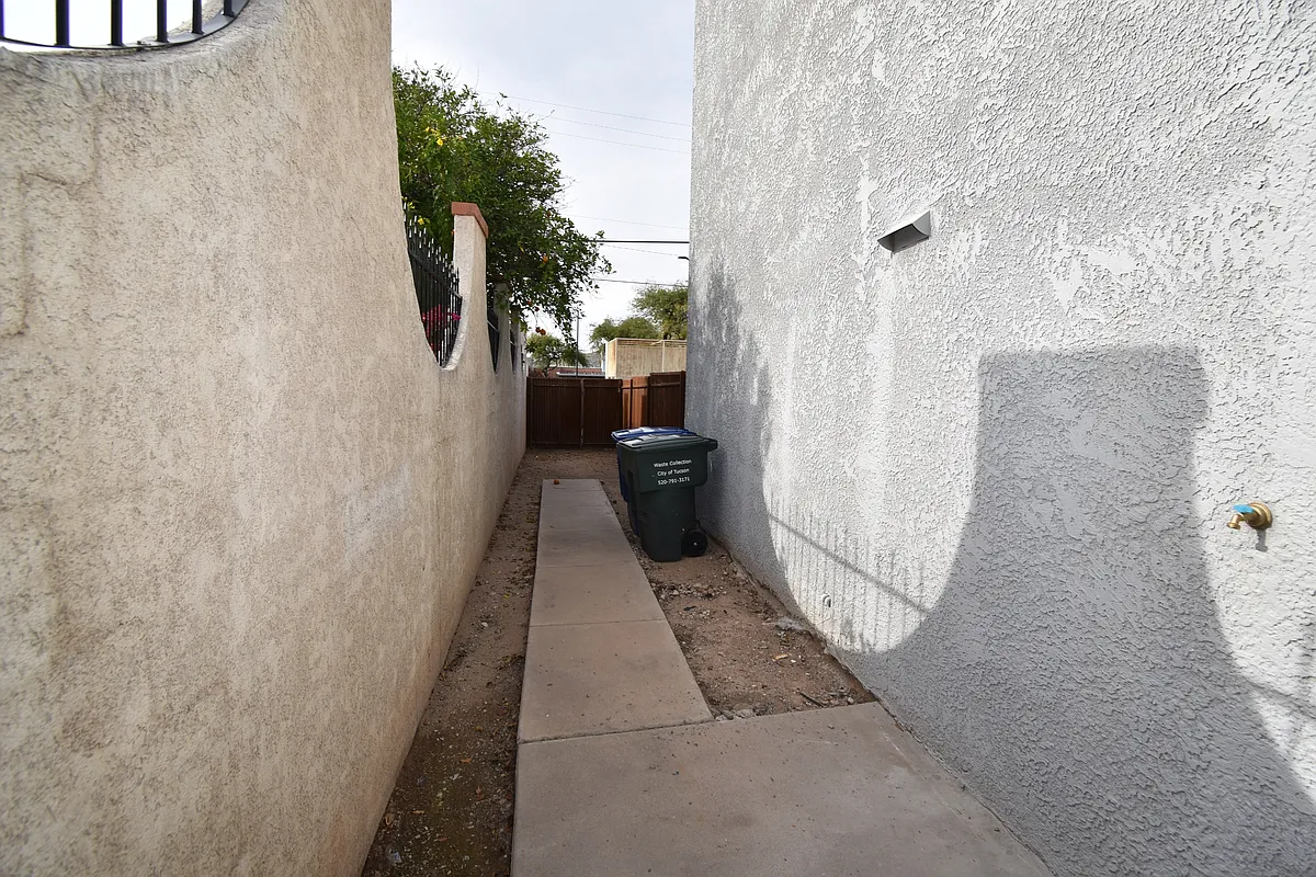 Building Photo - 156 E 21st St #1