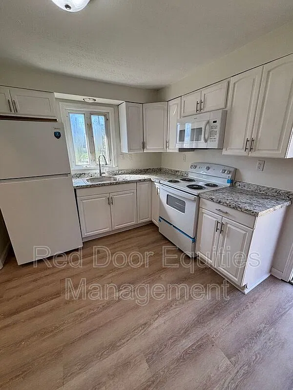 2 bed, 1.0 bath, 672 sqft, $1,350 — Photo 1