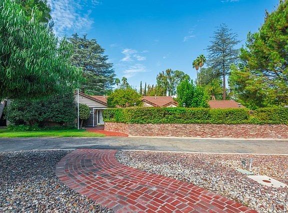 3rd image of 5449 Oakdale Ave