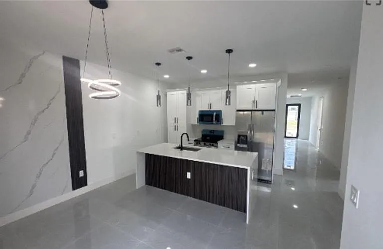 317 Urbana St — Photo 3