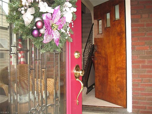 2nd image of 28433 Arlington Cir