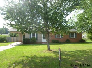 708 Ashley Dr, Laurinburg, NC 28352