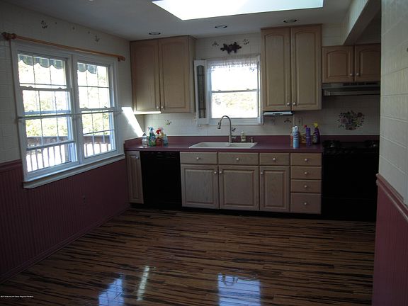 2nd image of 128 Leaf Ln