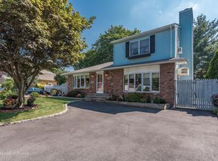 20 Oxford Ave, Melville, NY 11747