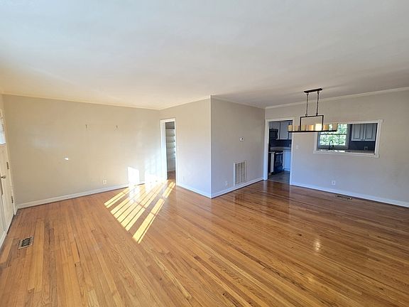 3rd image of 3409 Alta Vista Dr