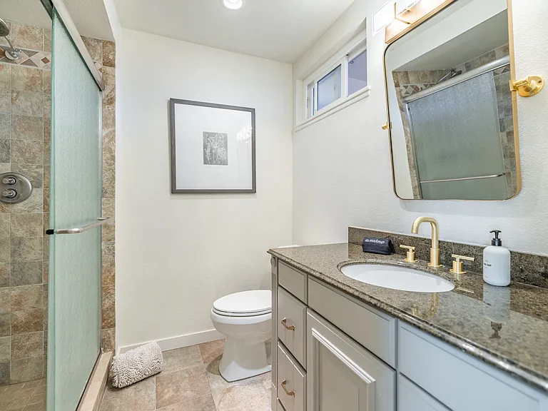 766 N Ford Ave — Photo 3