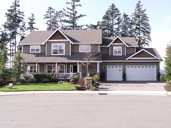 Front of home from cul-de-sac