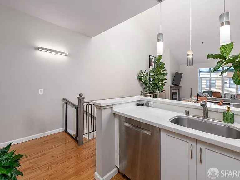 2075 Sutter St #525 — Photo 7