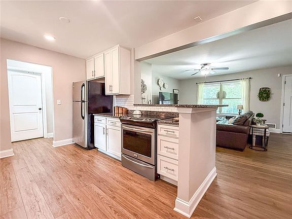 4th image of 5806 Stonehaven Dr NW