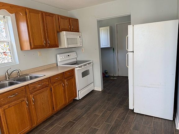 4th image of 213 Tyler St