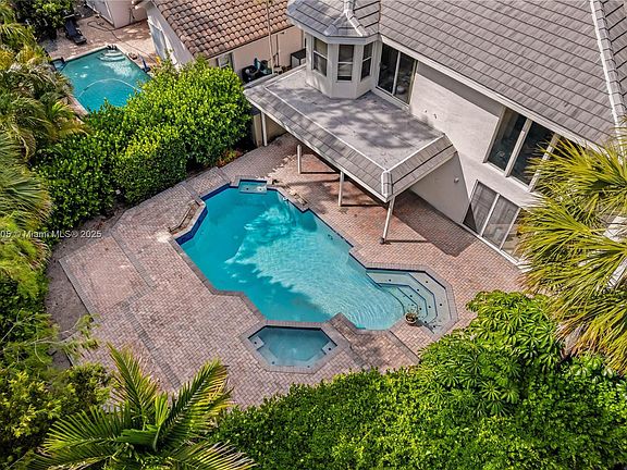 4th image of 3506 Wildflower Dr