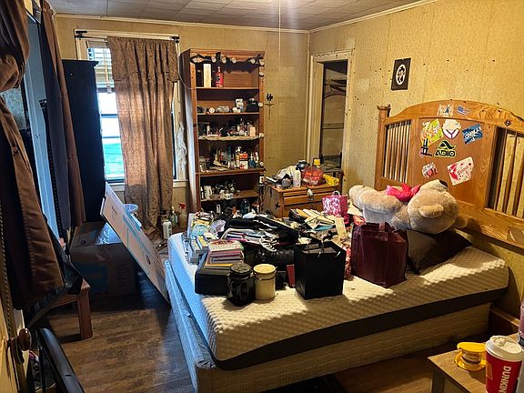 4th image of 79 Pleasant St