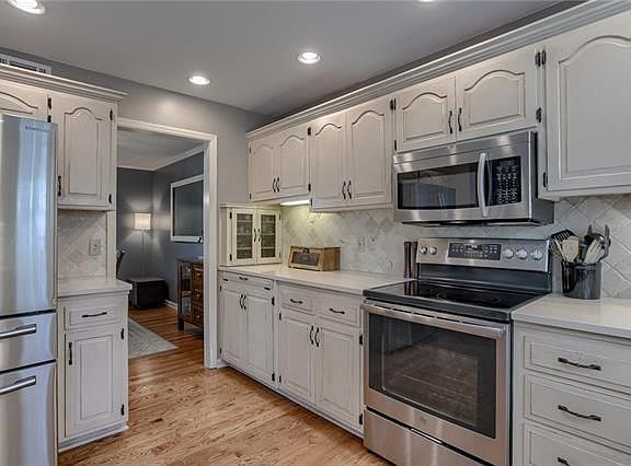 5th image of 9103 W 105th St
