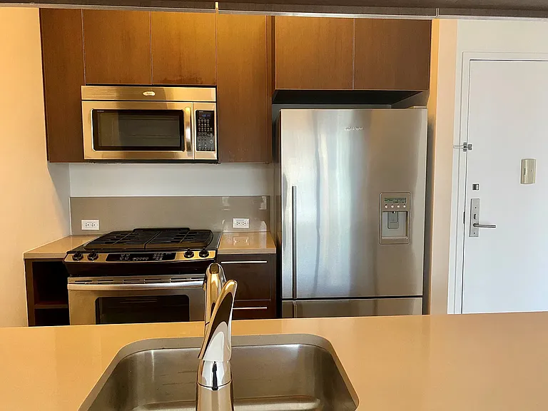 885 6th Ave #38E — Photo 4