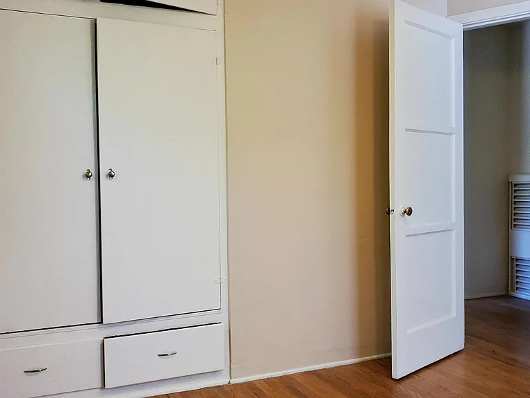 2507 N Beachwood Dr #4 — Photo 6