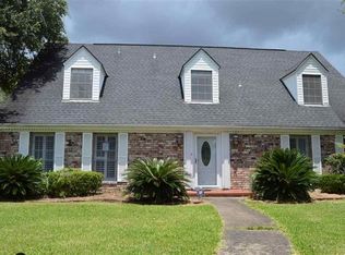 5045 Griffing Ct, Groves, TX 77619