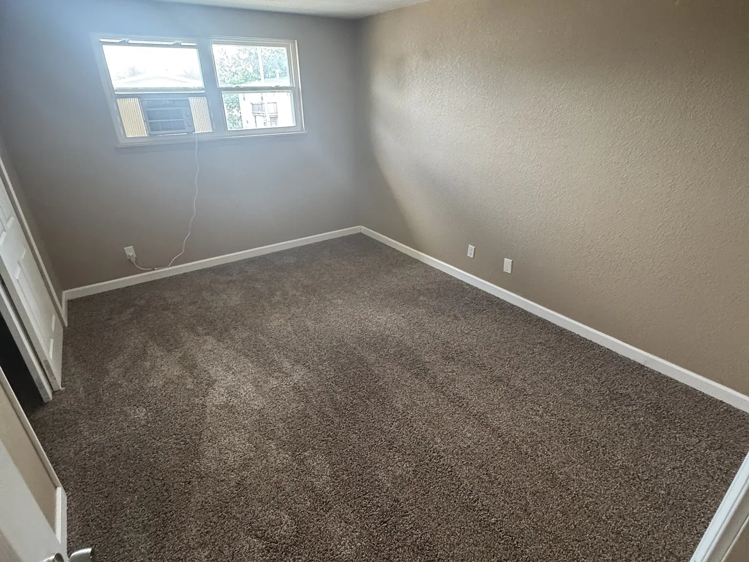 Castlewood Apartments — Photo 4