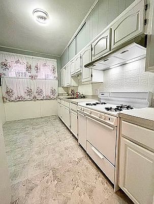 2nd image of 61-16 Broadway #1