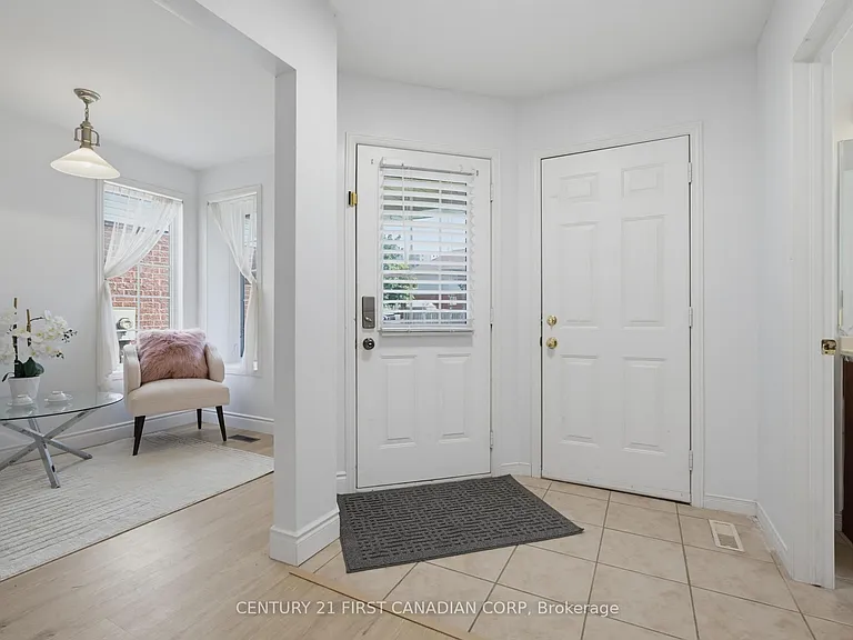 761 Blacksmith St — Photo 5