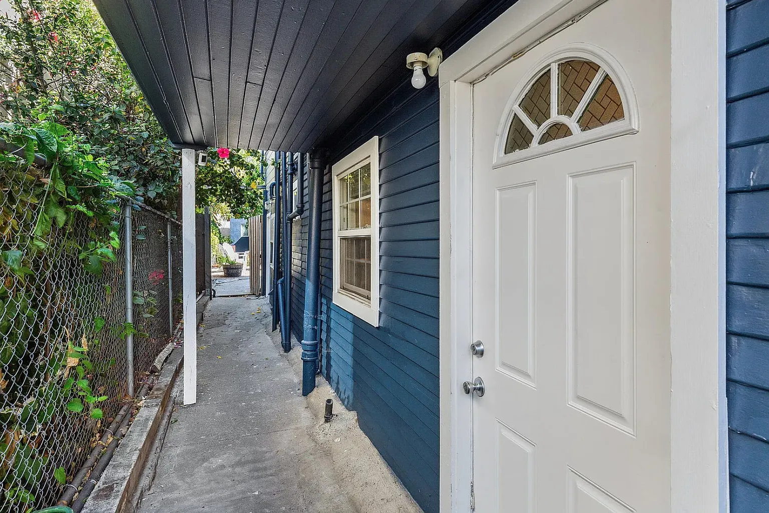 2 bed, 883 sqft, $2,200 — Photo 1