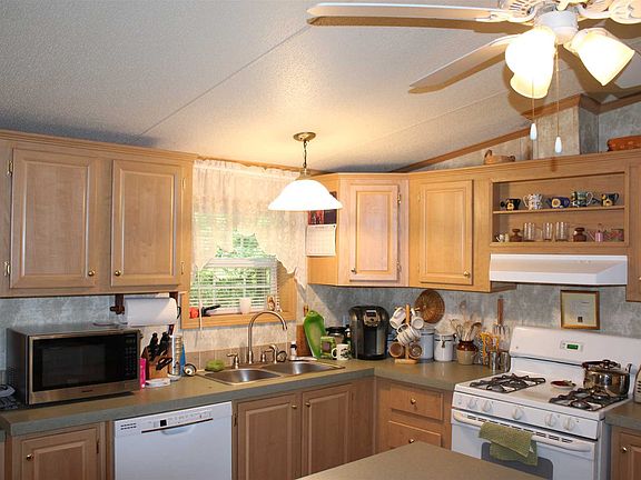 4th image of 10 Deerhaven Ln