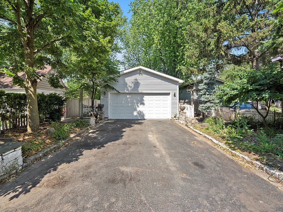 1st image of 332 Forest Glen Dr