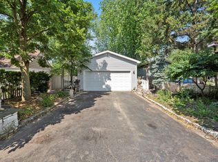 332 Forest Glen Dr, Round Lake Park, IL 60073
