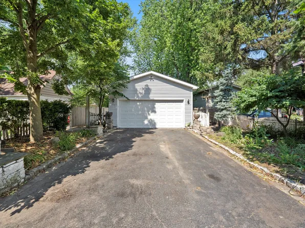 332 Forest Glen Dr, Round Lake Park, IL 60073