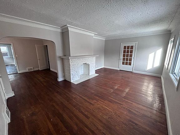 3rd image of 1478 Sherbrook Rd #L