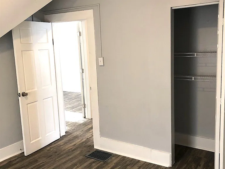 119 Henderson St — Photo 11