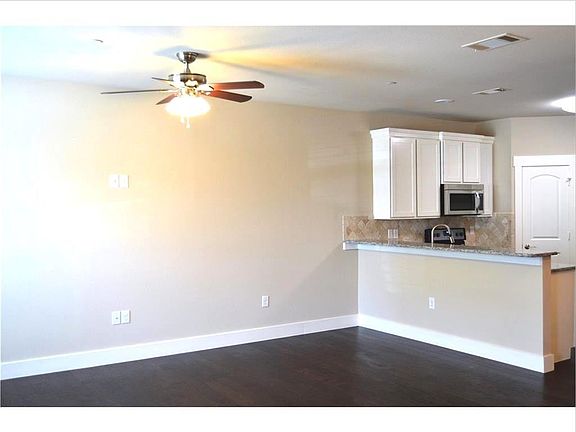 3rd image of 211 Lily Ln