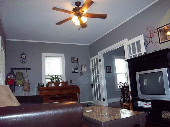 3rd image of 1116 W Missouri St