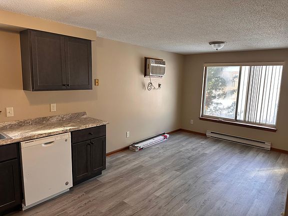 3rd image of 2734 Alder Creek Dr S APT 4