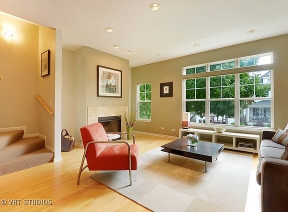 2nd image of 1768 W Ainslie St
