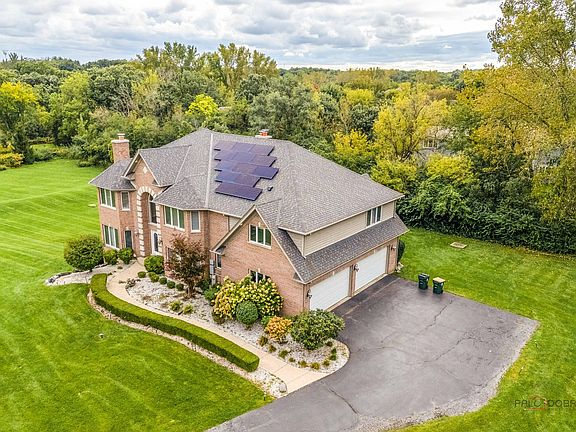 3rd image of 4402 Heritage Ln