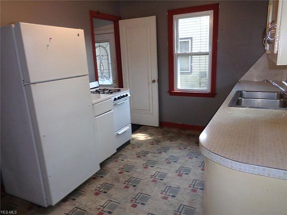 4th image of 740 Oak Knoll Ave SE